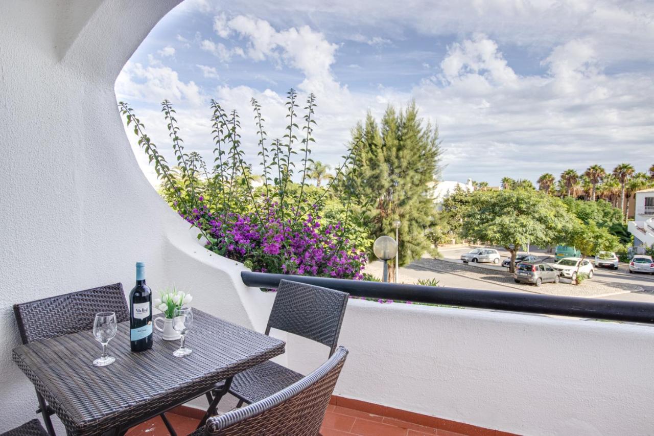 Ferienwohnung Seaside Retreat With Pool, Ac, And Fast Wi-Fi Albufeira Exterior foto