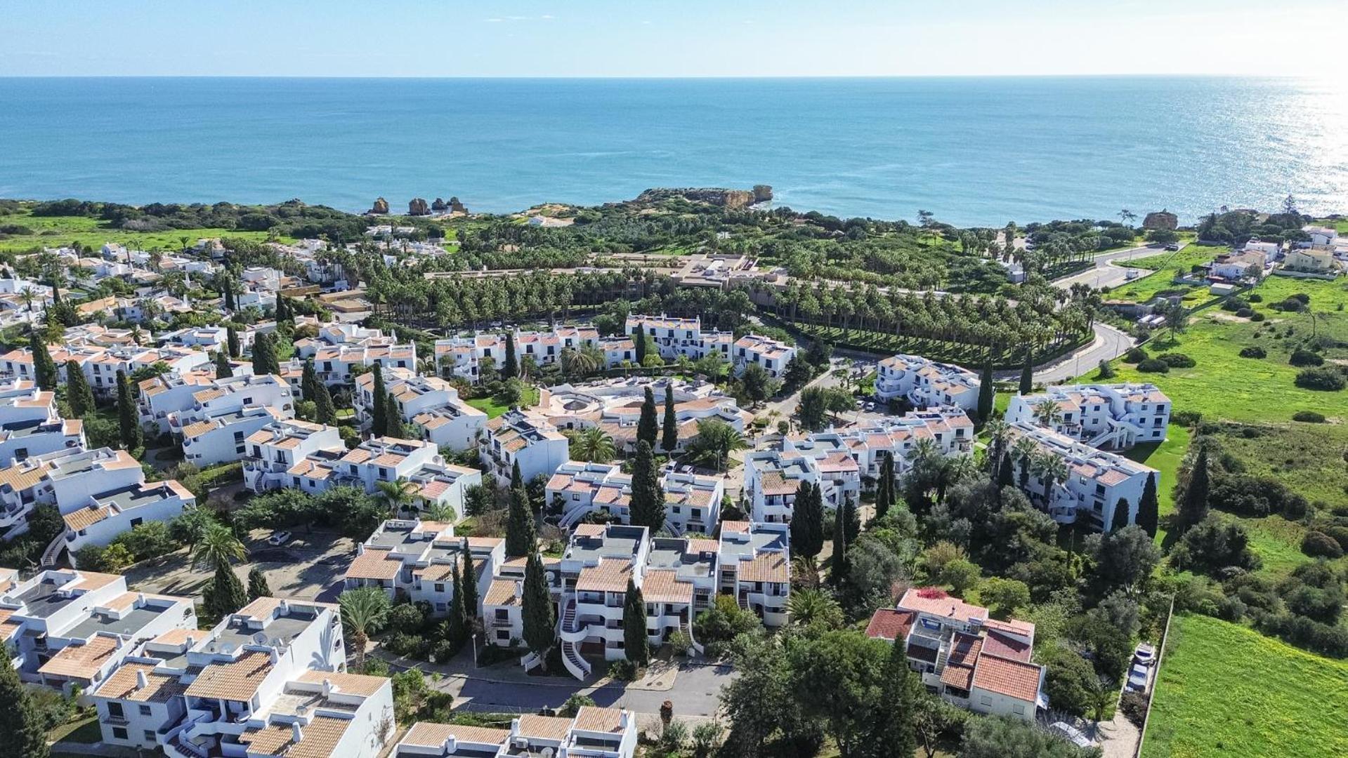 Ferienwohnung Seaside Retreat With Pool, Ac, And Fast Wi-Fi Albufeira Exterior foto